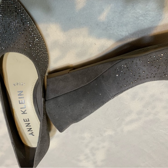 Anne Klein grey suede embellished we’ve shoes - Picture 2 of 4